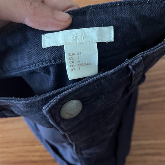 H&M Cuffed Navy Blue Shorts Size 4 - Picture 3 of 3